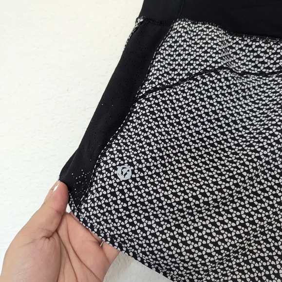 Lululemon Real Quick Short Perforated 3.5" Monochromic Black size 6 - Picture 6 of 7